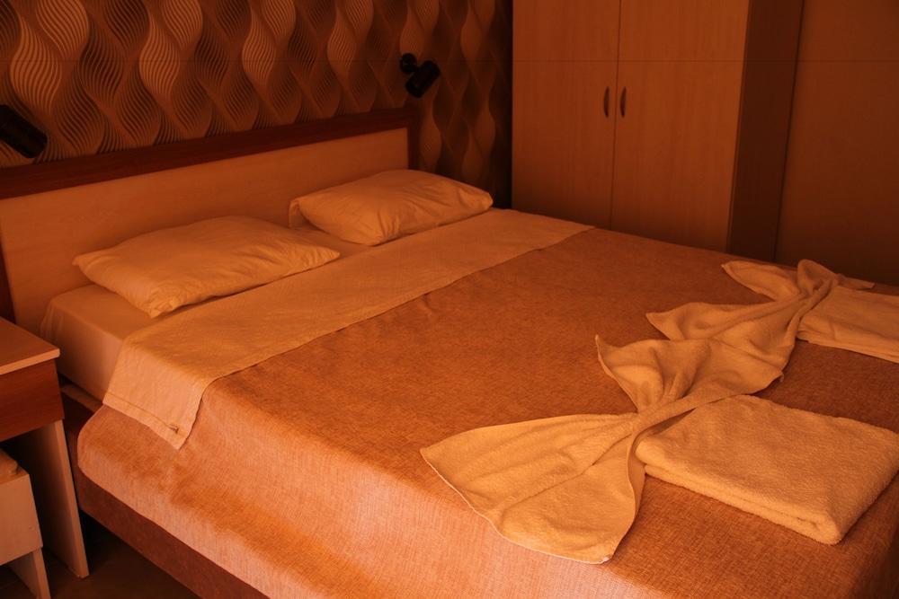 Saturn Hotel Kusadasi Exterior photo