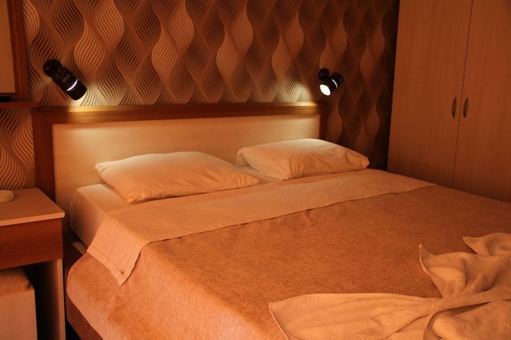 Saturn Hotel Kusadasi Exterior photo