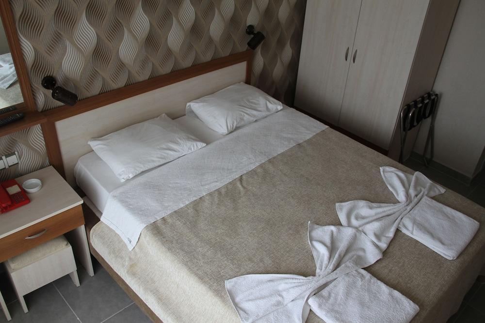 Saturn Hotel Kusadasi Exterior photo