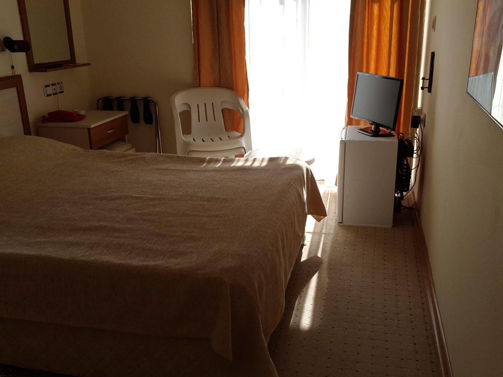 Saturn Hotel Kusadasi Exterior photo